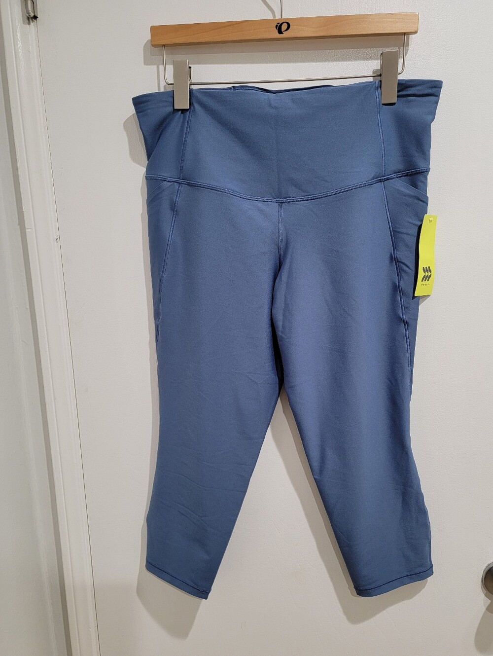 Women's Effortless Support High-Rise Pocketed Capri Leggings - All in Motion™
